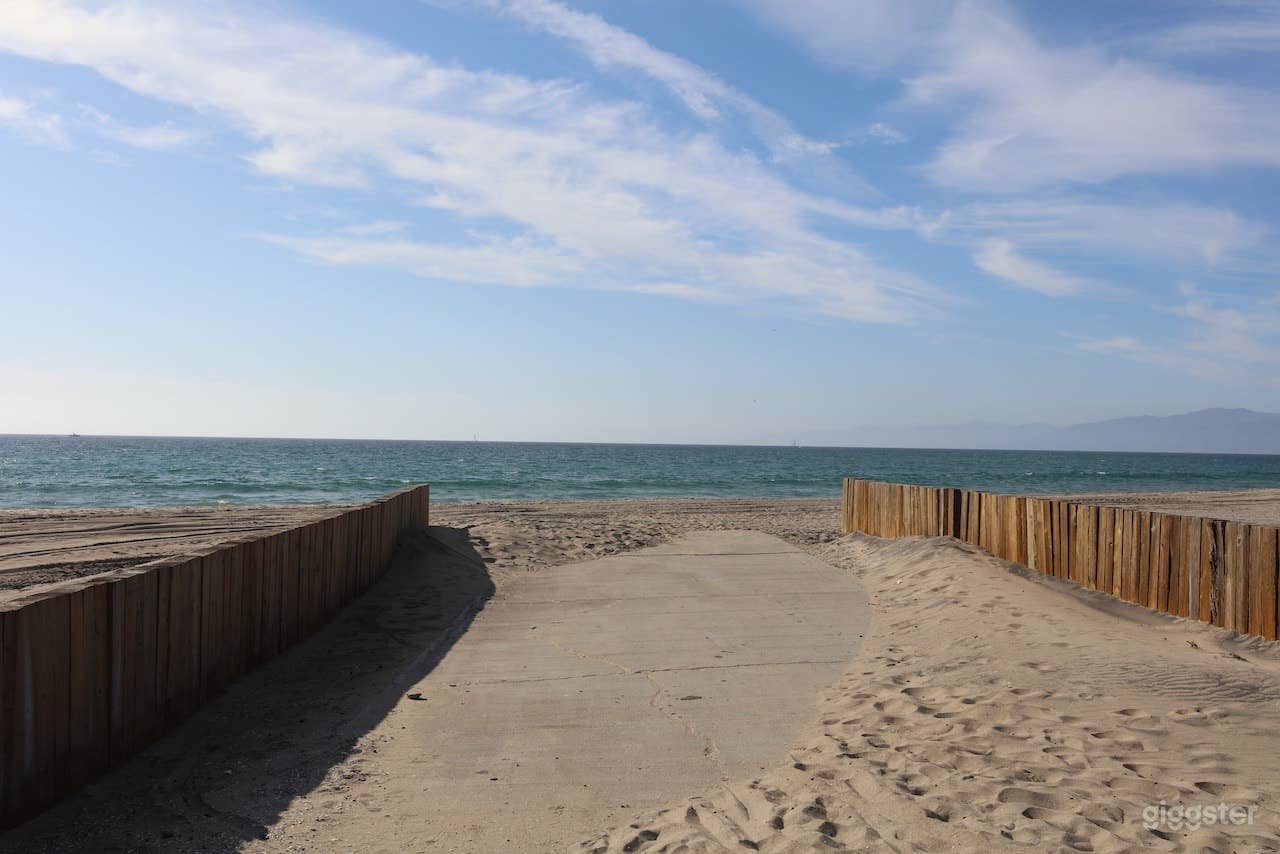 Dockweiler Beach | Lifeguard Towers 49-50 Photo 4