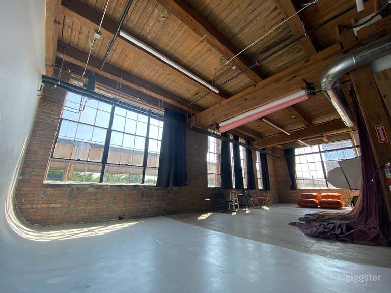  Sunny Corner Studio Backdrops & Equipment included 