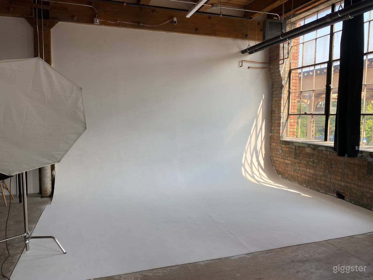 Sunny Corner Studio Backdrops &amp; Equipment included Photo 2