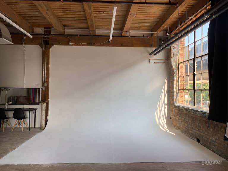  Sunny Corner Studio Backdrops & Equipment included 