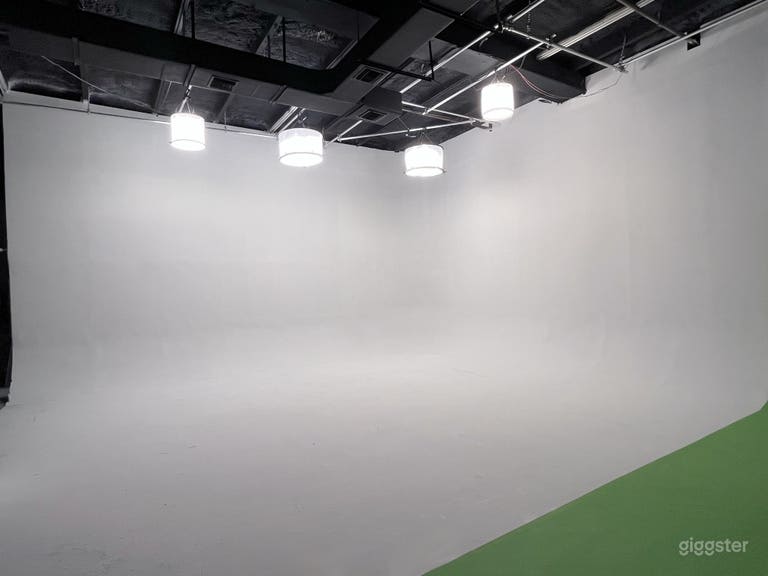  Estudio Cyc Blanco de 2 paredes de 30' x 25' 