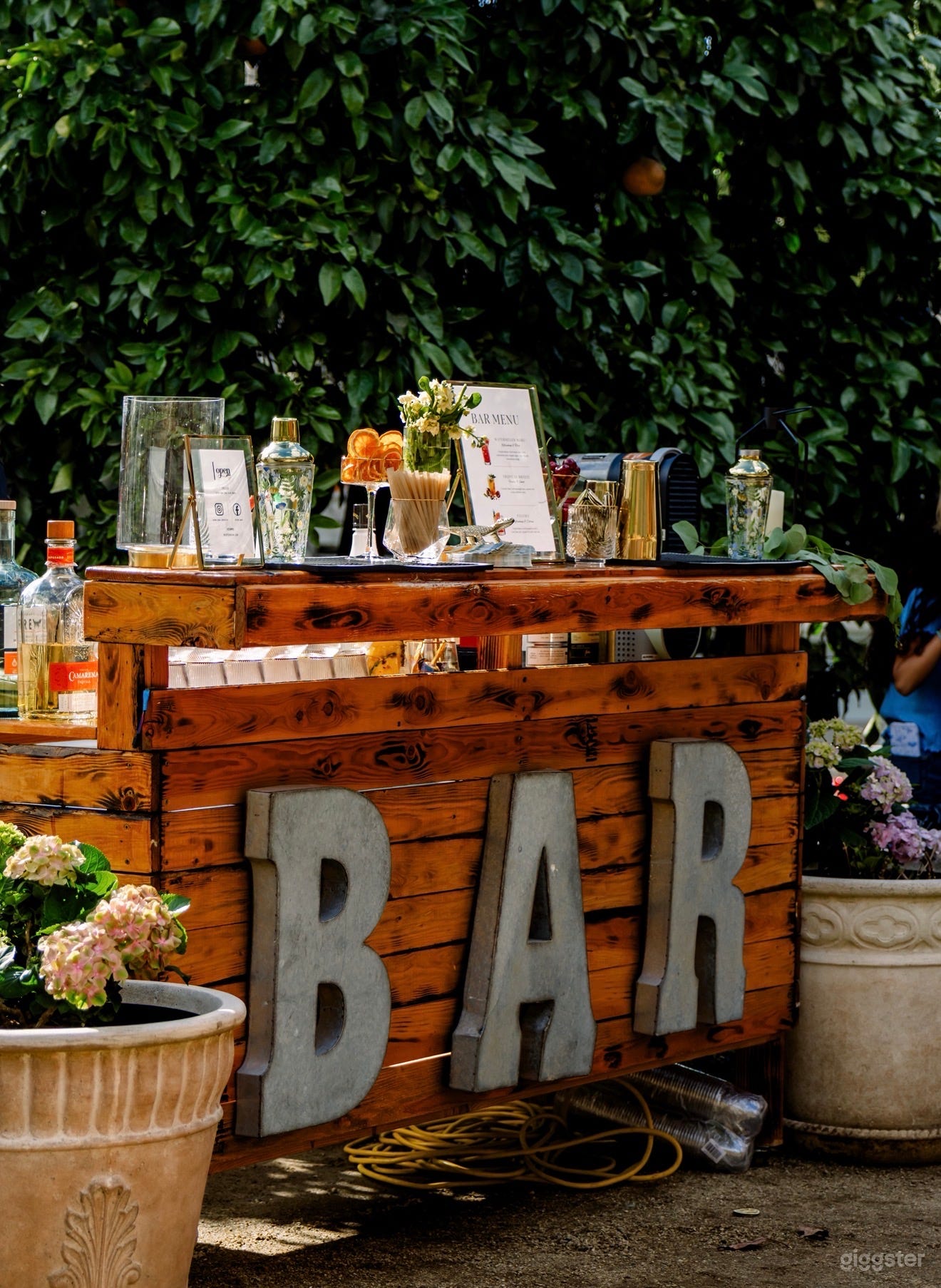 Farmhouse tables in the garden Photo 4