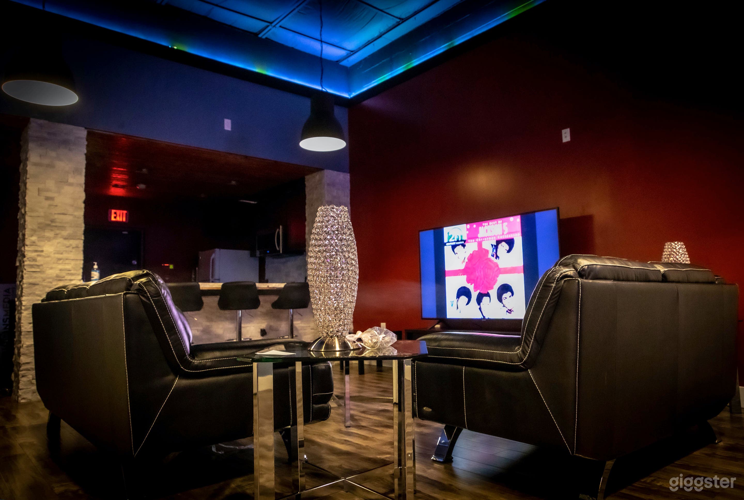 Dedicated Client Viewing Area / Lounge Accommodate clients comfortably with our dedicated viewing area. Keep them engaged and informed while they watch the magic happen on set.