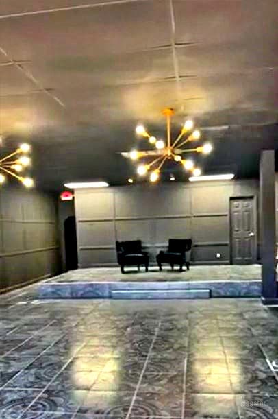 1700 SQFT Black Room Photo 2