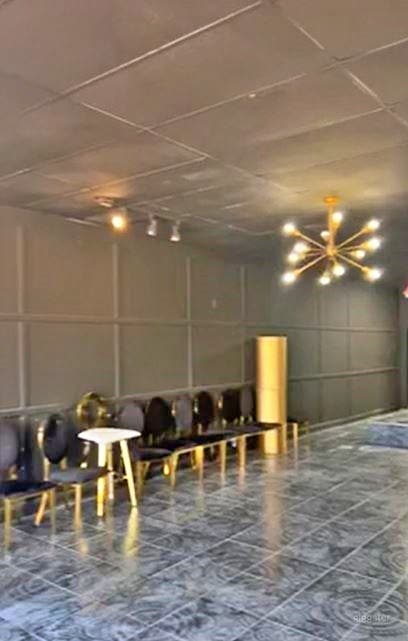  1700 SQFT Black Room 