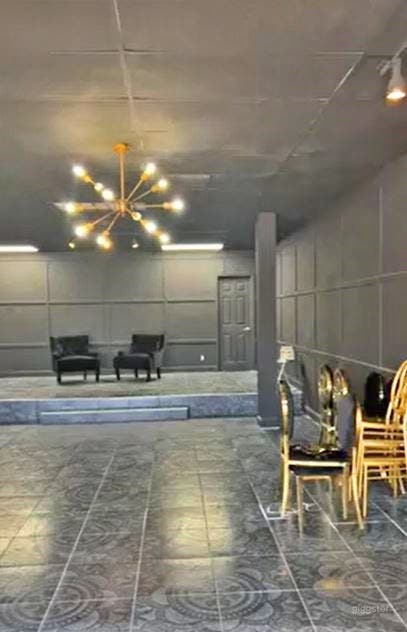 1700 SQFT Black Room Photo 4