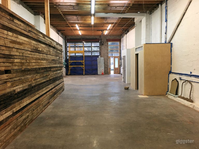  Brooklyn Industrial Studio W/ Skylights 