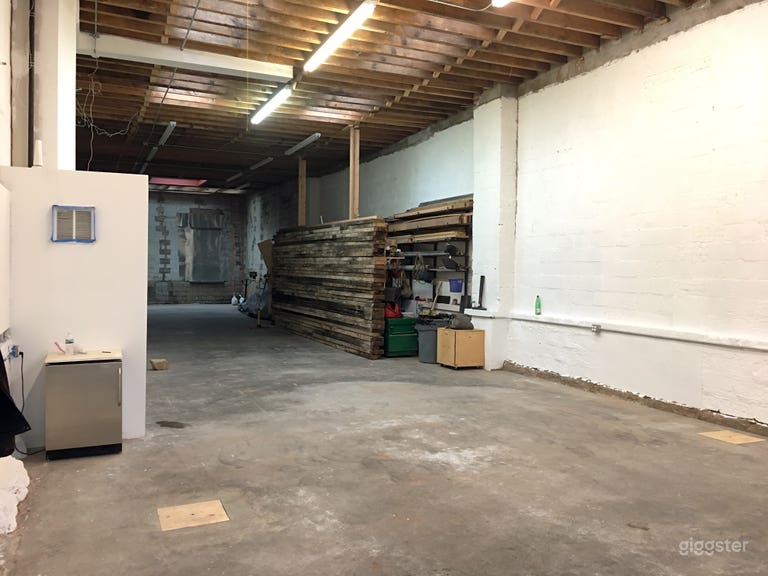  Brooklyn Industrial Studio W/ Skylights 