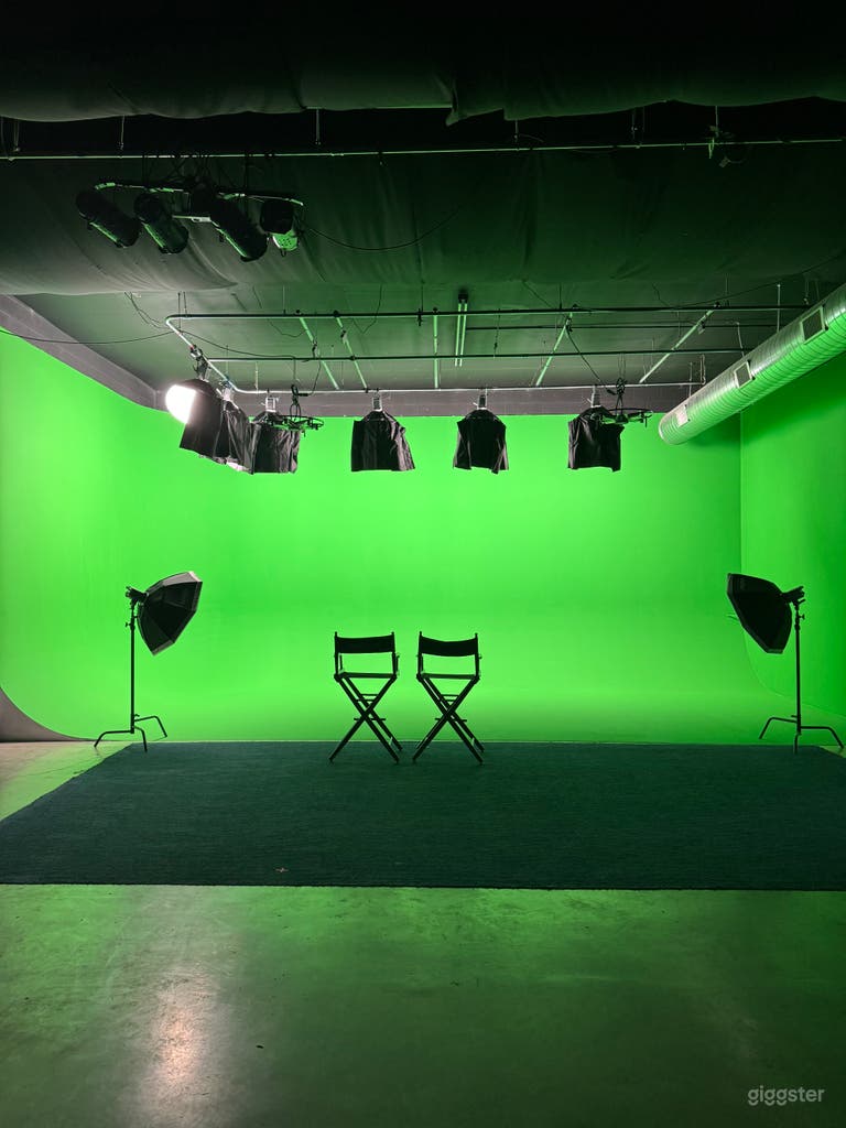  Large green screen cyc 