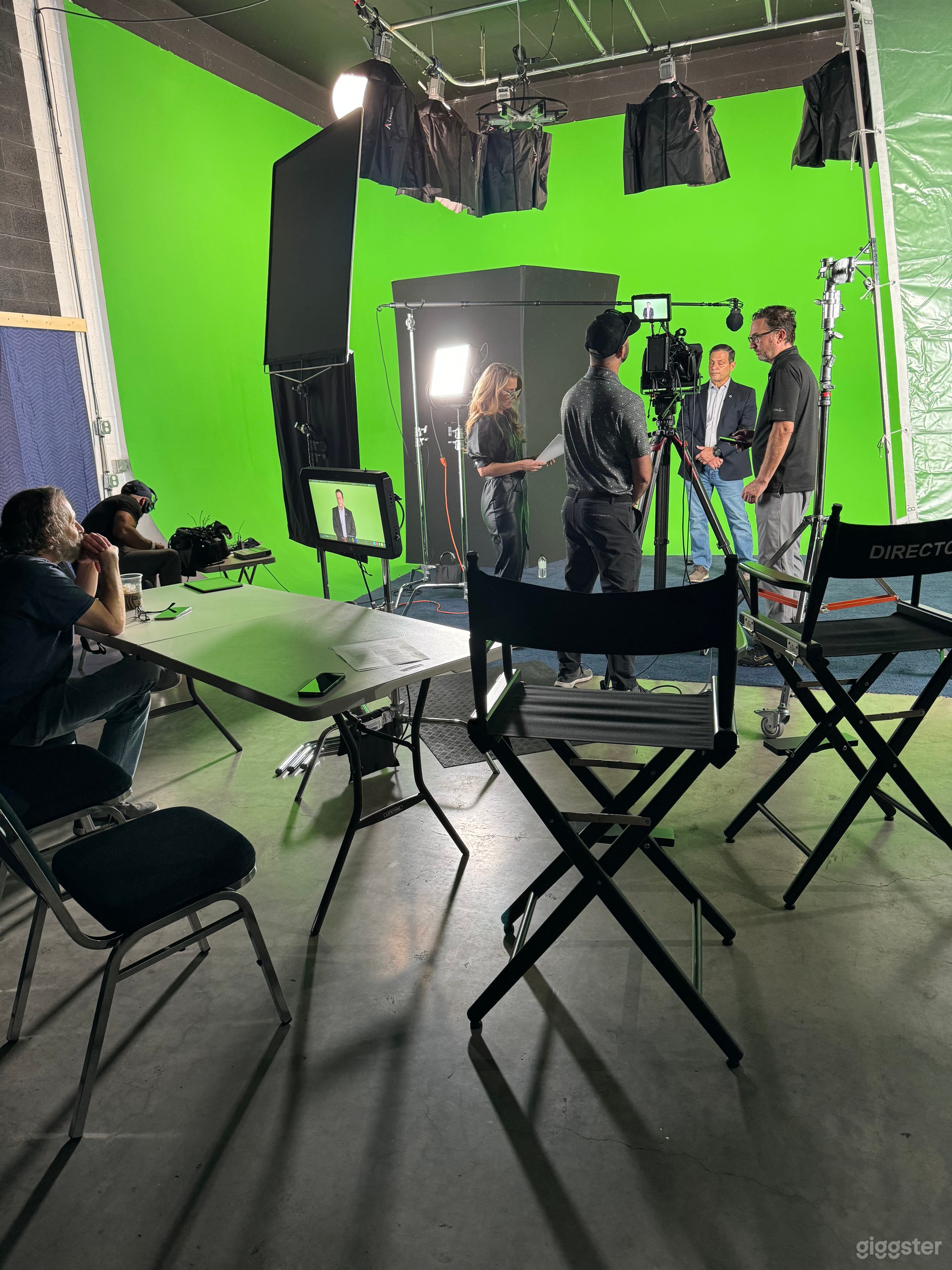 Behind the scenes green screen.