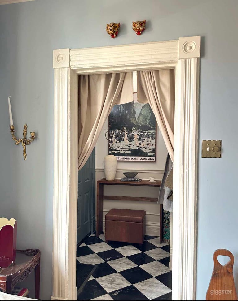  Beautifully Decorated Victorian 2-Flat - Heart of West Town 