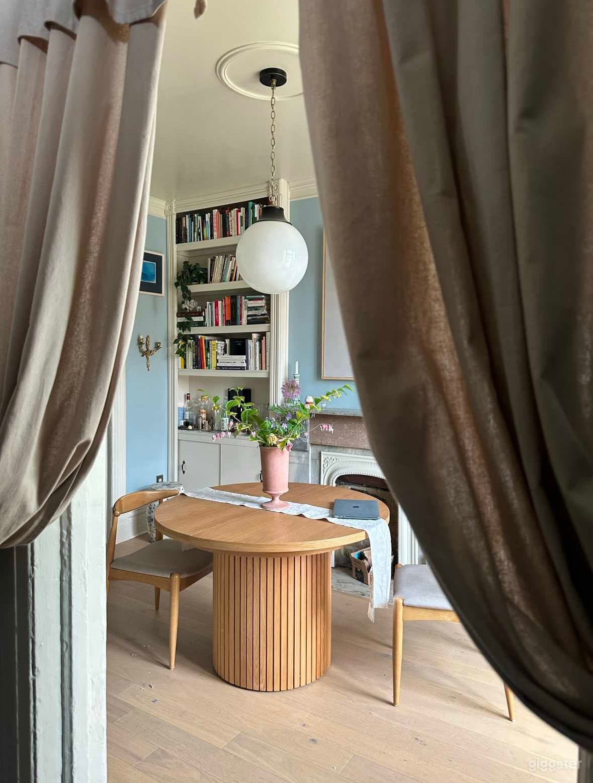 Beautifully Decorated Victorian 2-Flat - Heart of West Town Photo 1