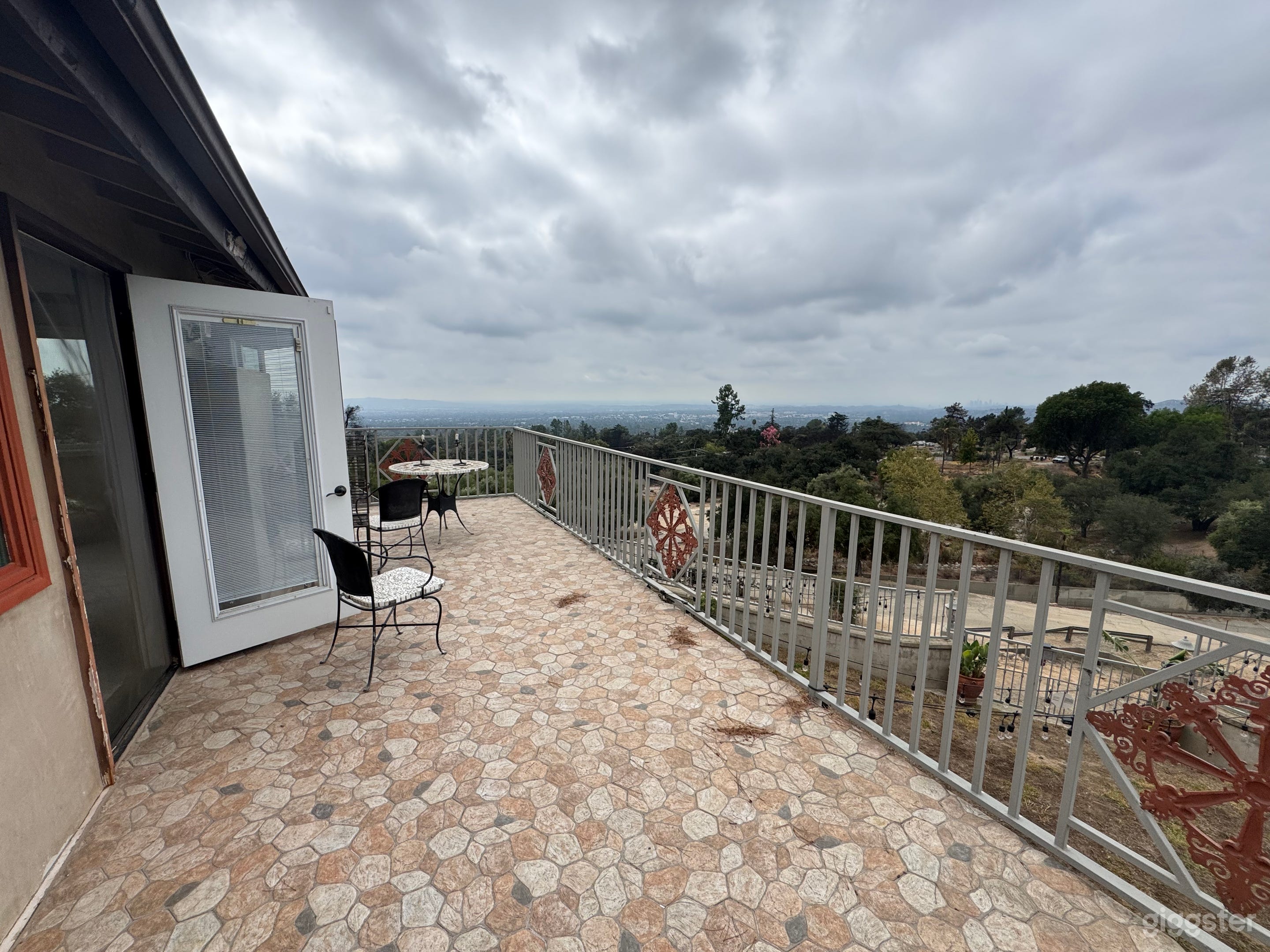 One-of-a-Kind house Location in Altadena 🎬 Photo 2