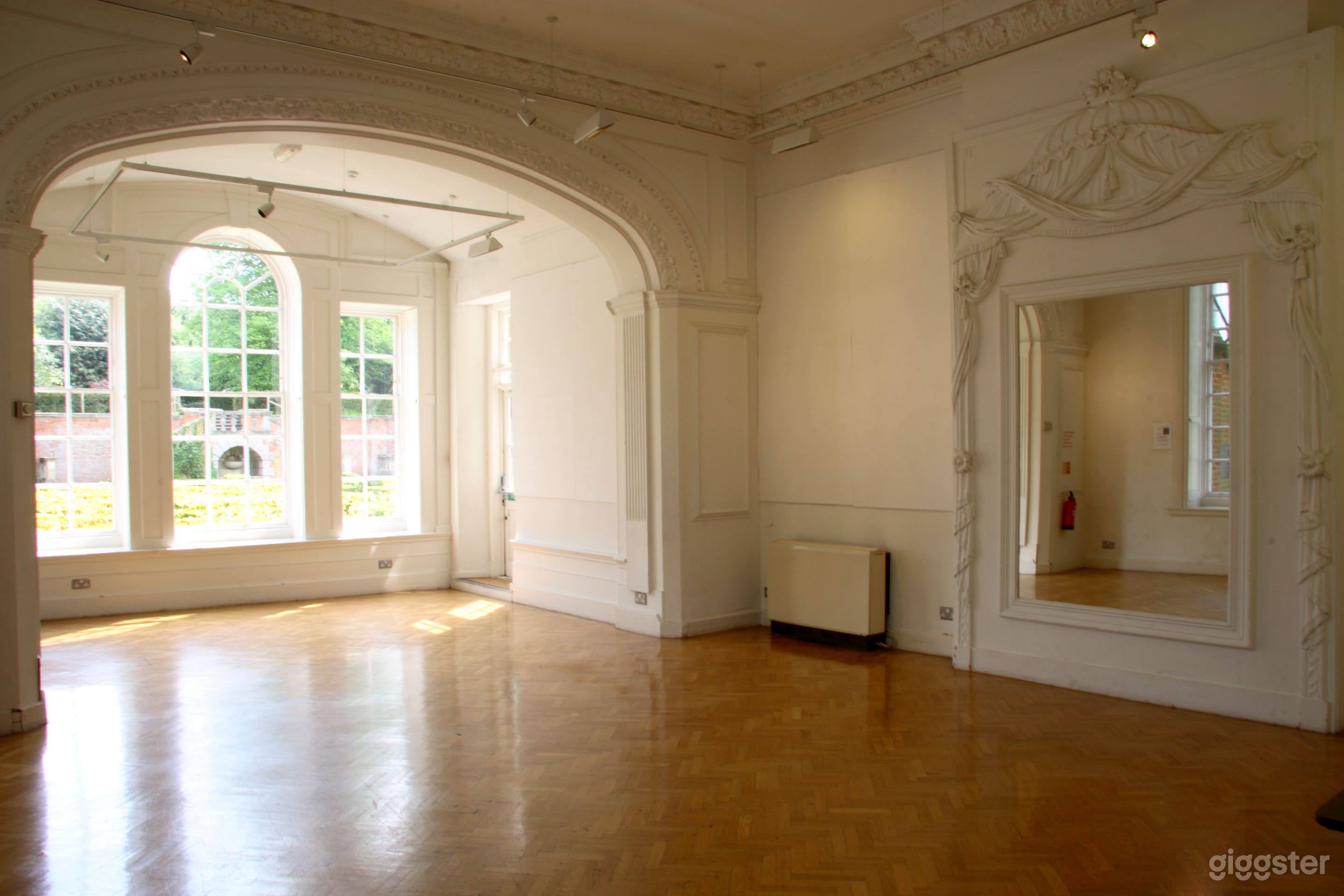 Mirror Gallery Photo 1