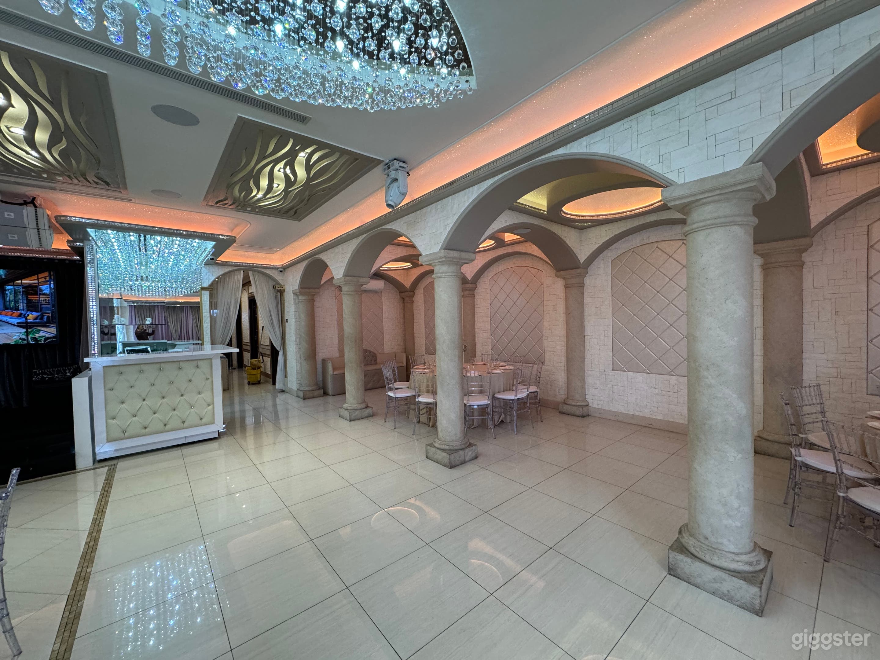 Luxury  Banquet Hall  and bar Photo 3
