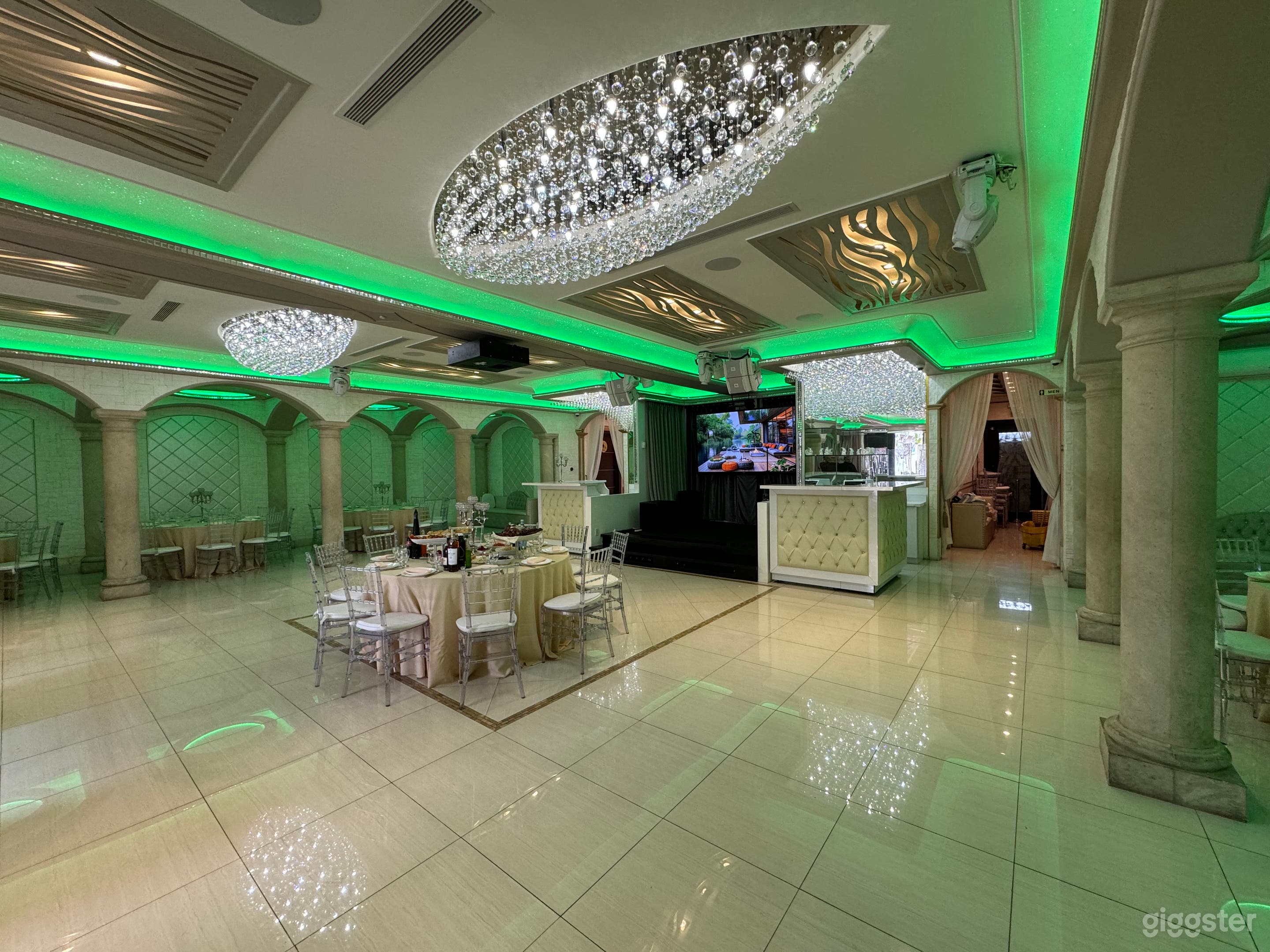 Luxury  Banquet Hall  and bar Photo 2