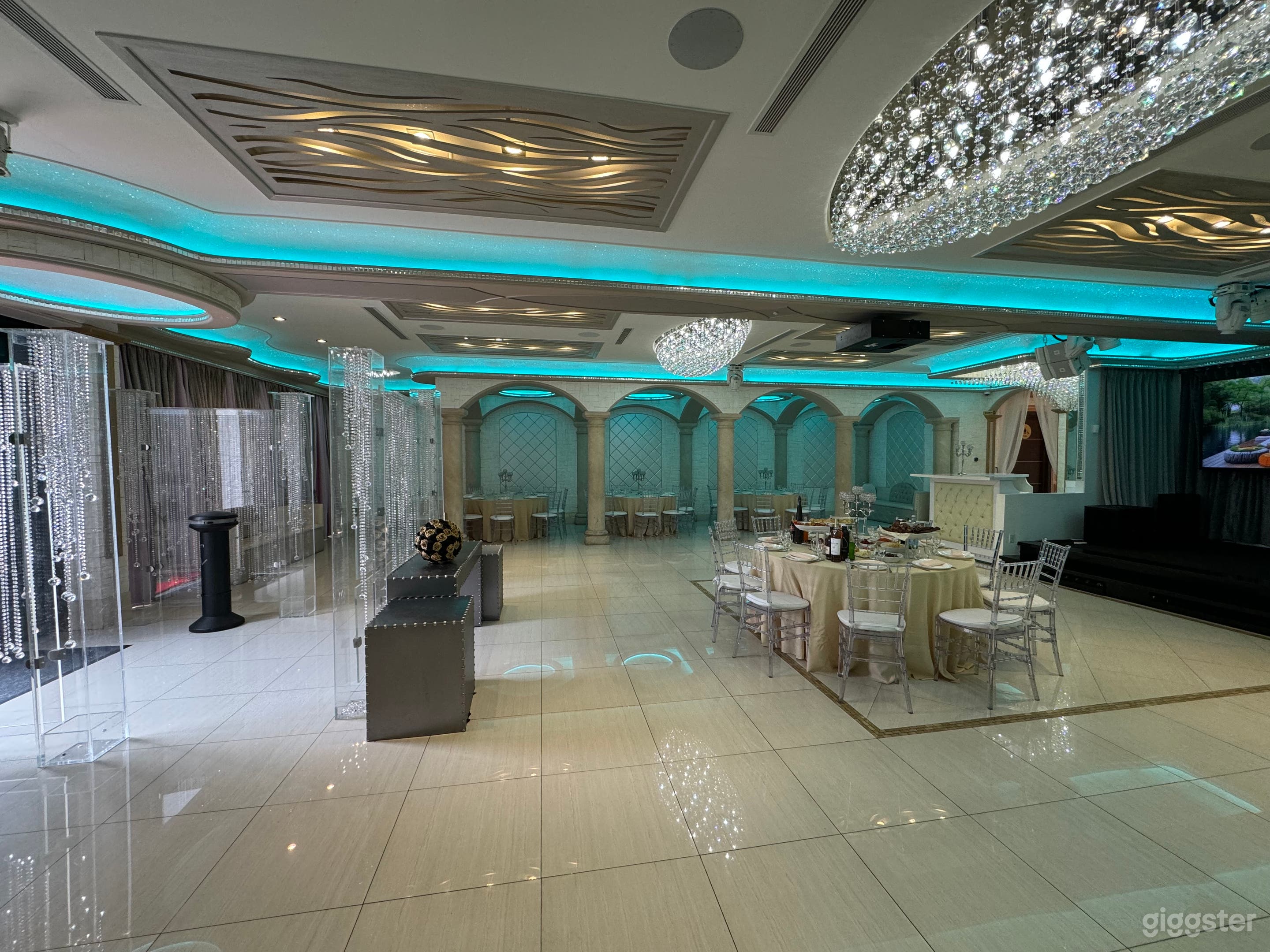 Luxury  Banquet Hall  and bar Photo 1