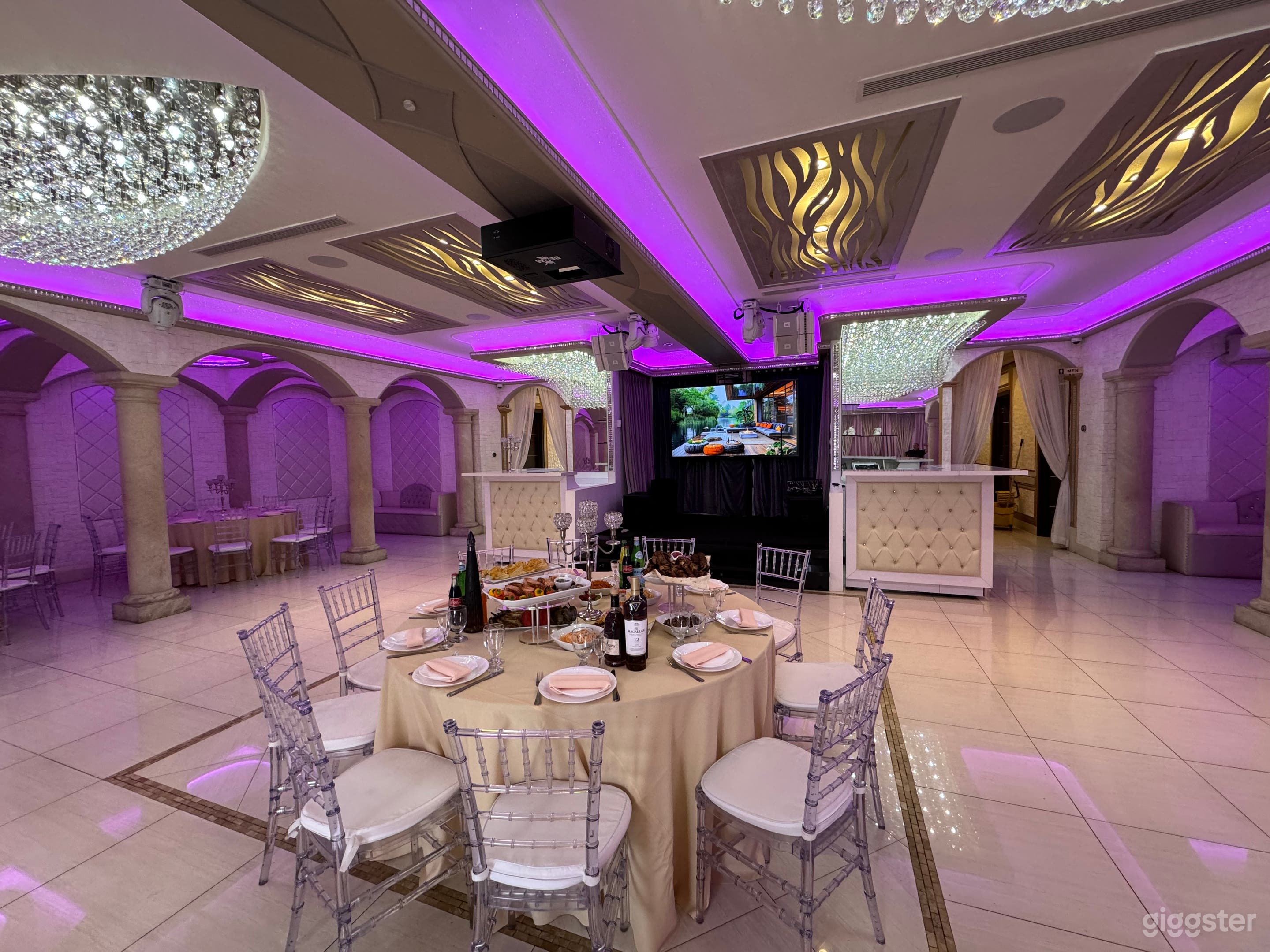 Luxury  Banquet Hall  and bar Photo 4