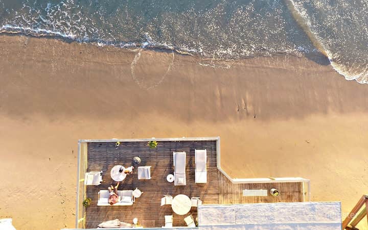 Malibu Beach House on private beach Photo 3