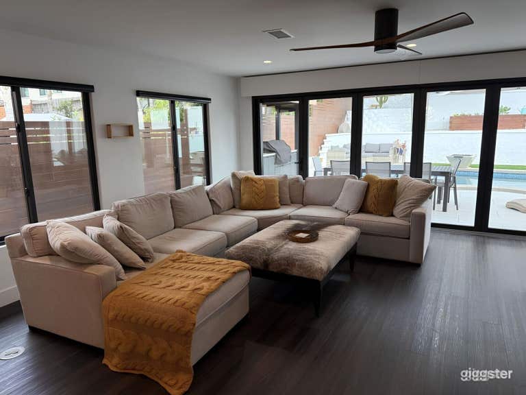  Charming House with Chefs Kitchen 