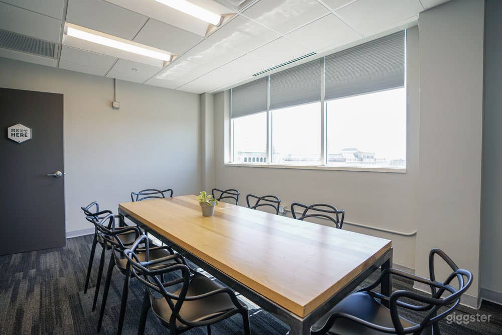 Great Natural Light Conference Room in Downtown Chattanooga Photo 3