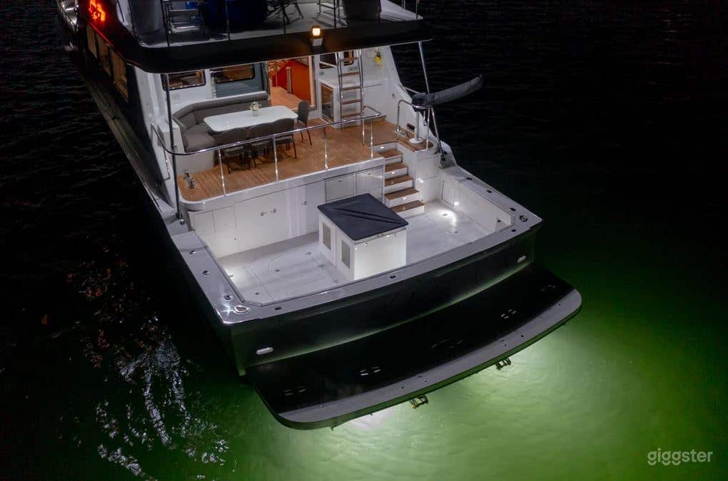 85 Foot Cheoy Lee Yacht (Up to 12 Guests) Photo 3