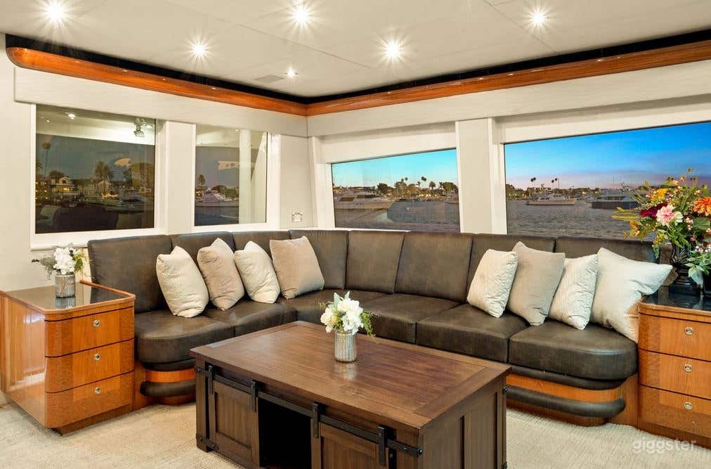 85 Foot Cheoy Lee Yacht (Up to 12 Guests) Photo 4