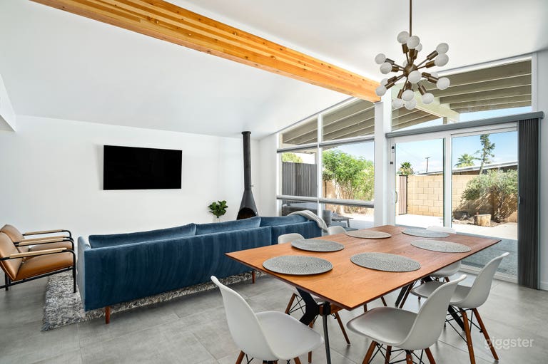  Newly Remodeled Mid-Century Pool Home in Old Town 