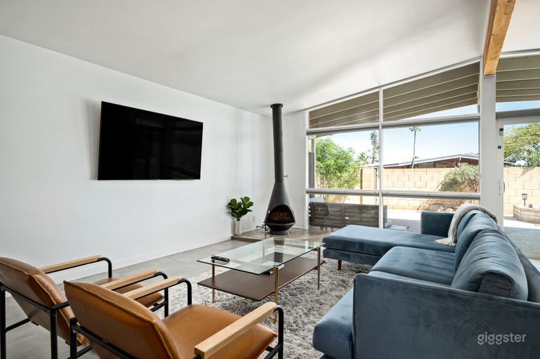  Newly Remodeled Mid-Century Pool Home in Old Town 