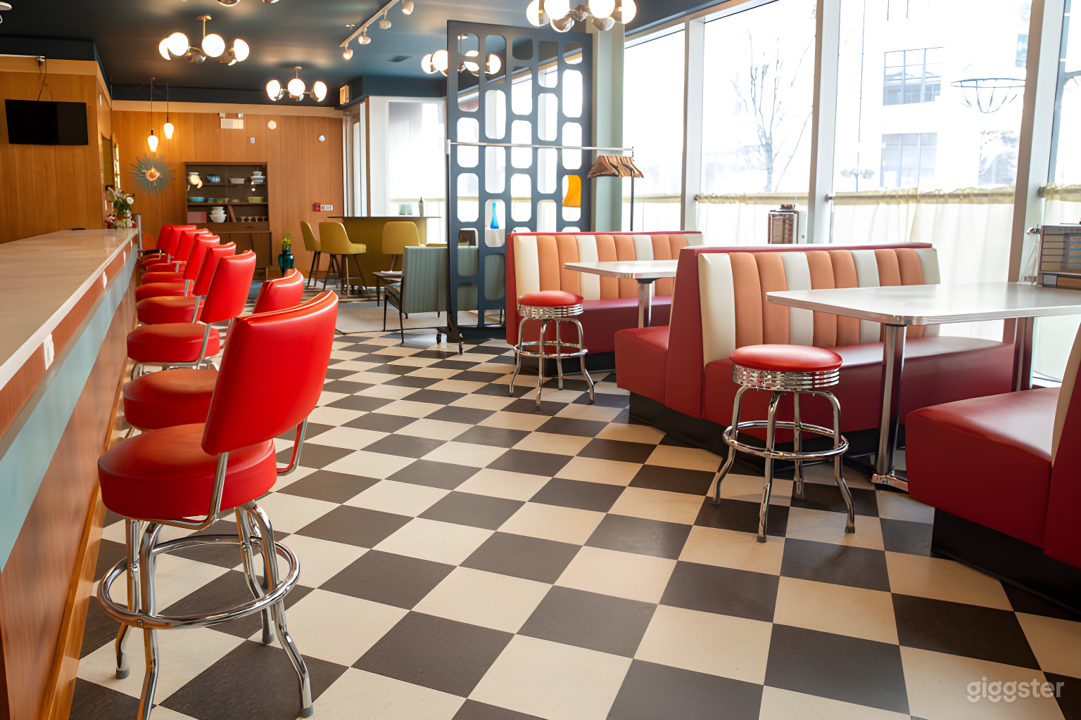 Retro Stylish Diner in Chicago Photo 2