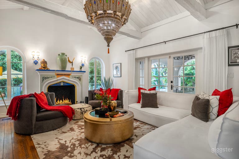  SECLUDED SPANISH VILLA WITH ARCHES, POOL & LUSH GARDENS 