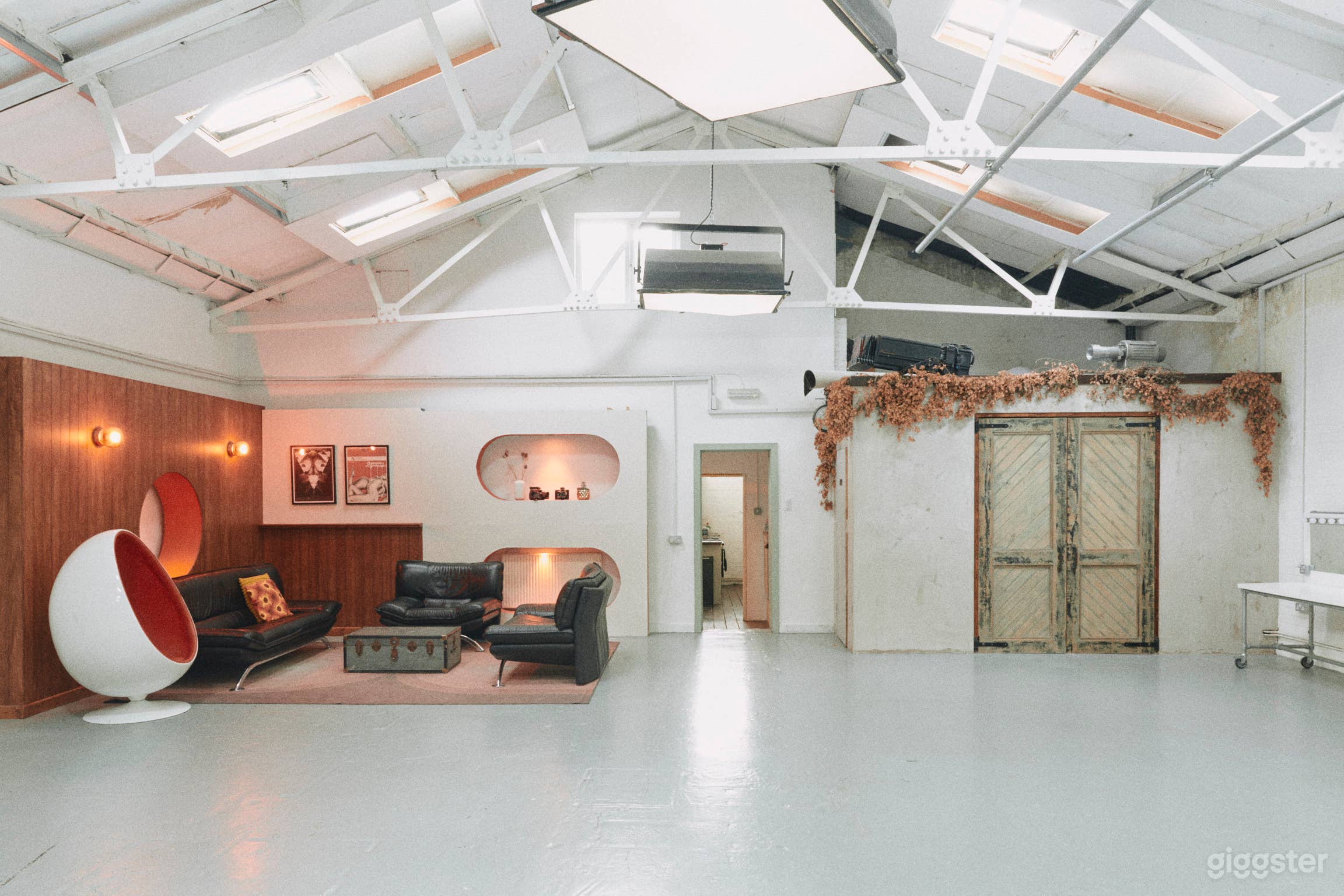 Whitehouse 70s Cove Studio in Industrial Warehouse Photo 4