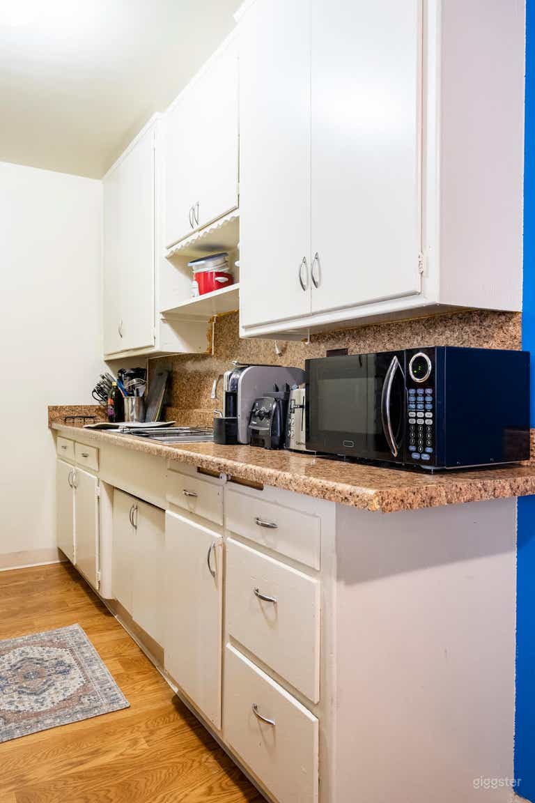  Stylish West Hollywood Apartment – Ideal for Photo 