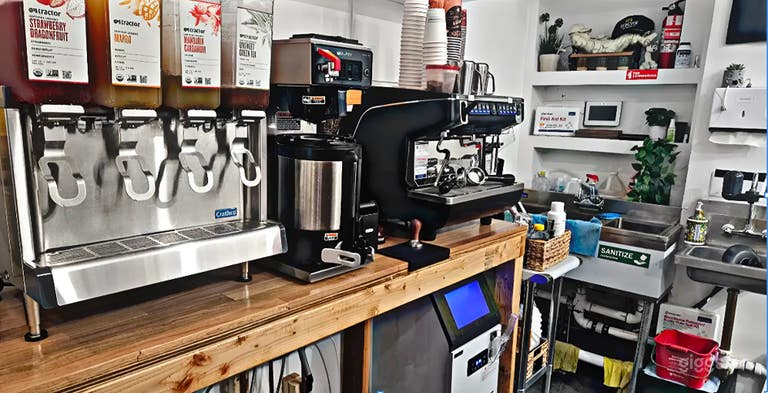  Cozy Cafe in Harlem next to NYPD Pct 