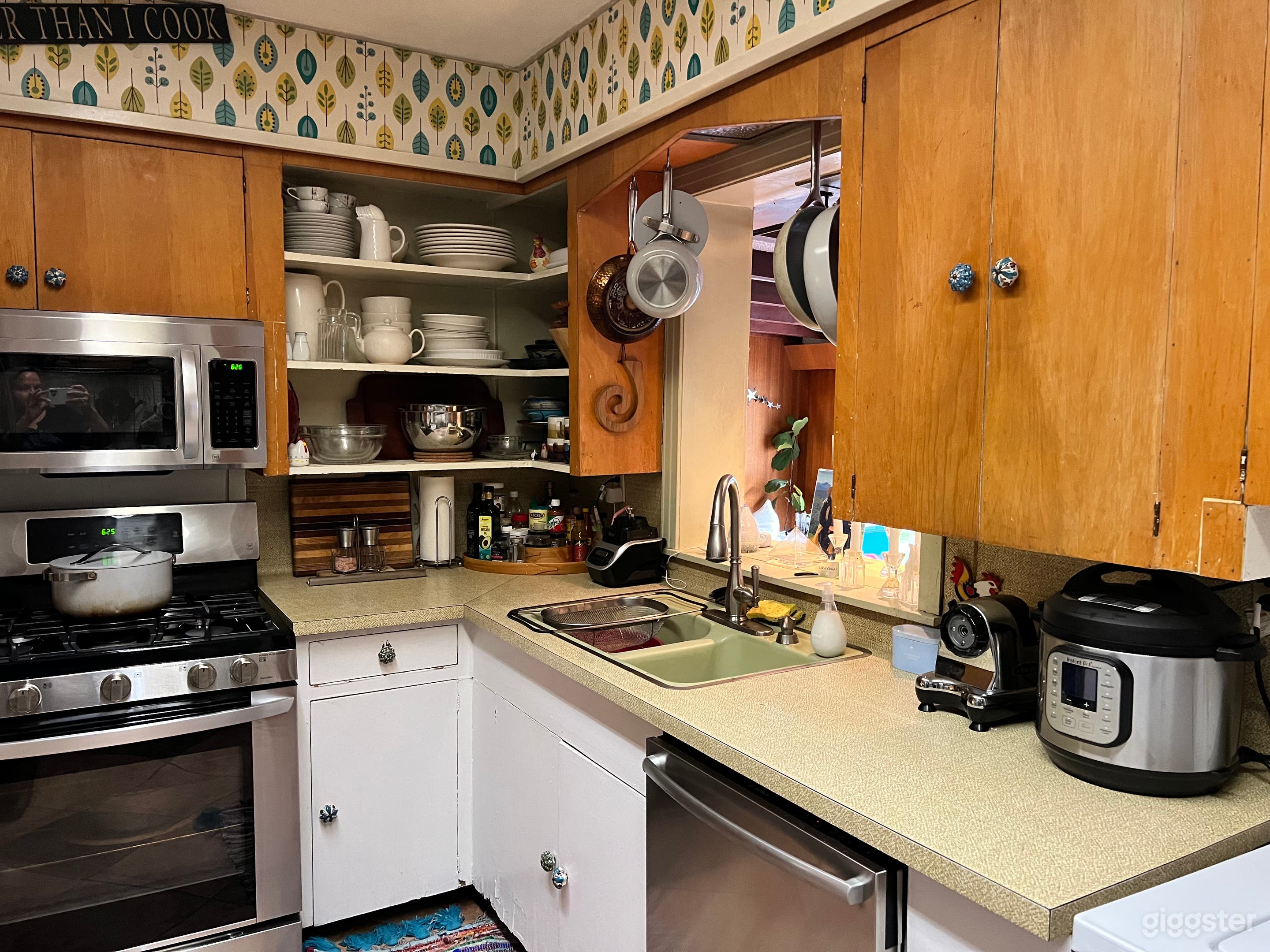 Old Austin Vibe Peacock House Photo 4