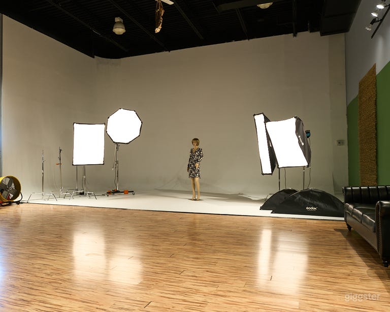  Studio A Ideal for photo shoots NO MUSIC VIDEOS 