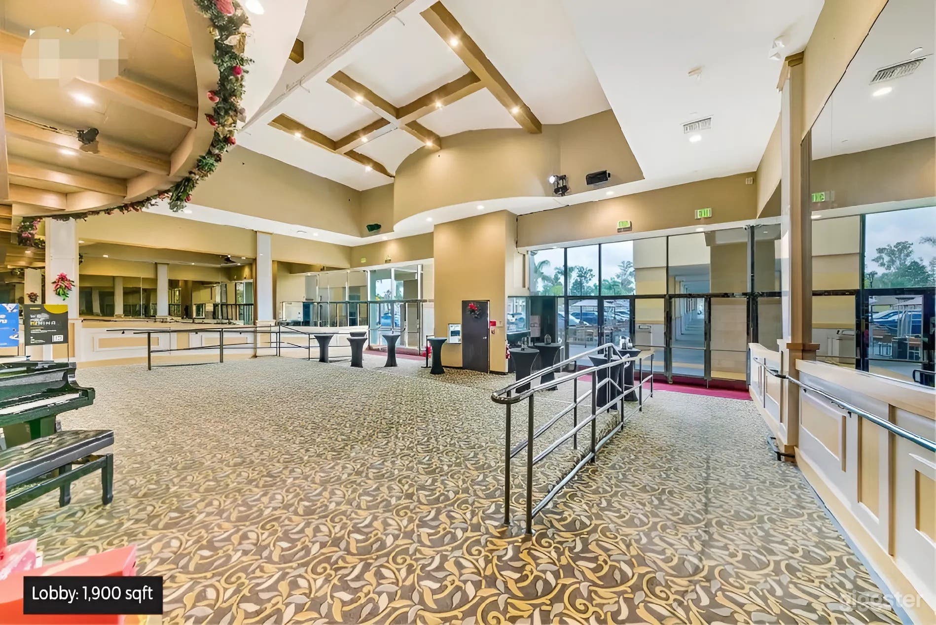 Charming Lobby Venue with High-Quality AV Photo 1