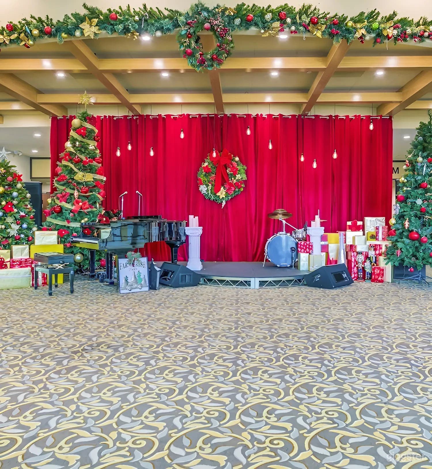 Charming Lobby Venue with High-Quality AV Photo 2