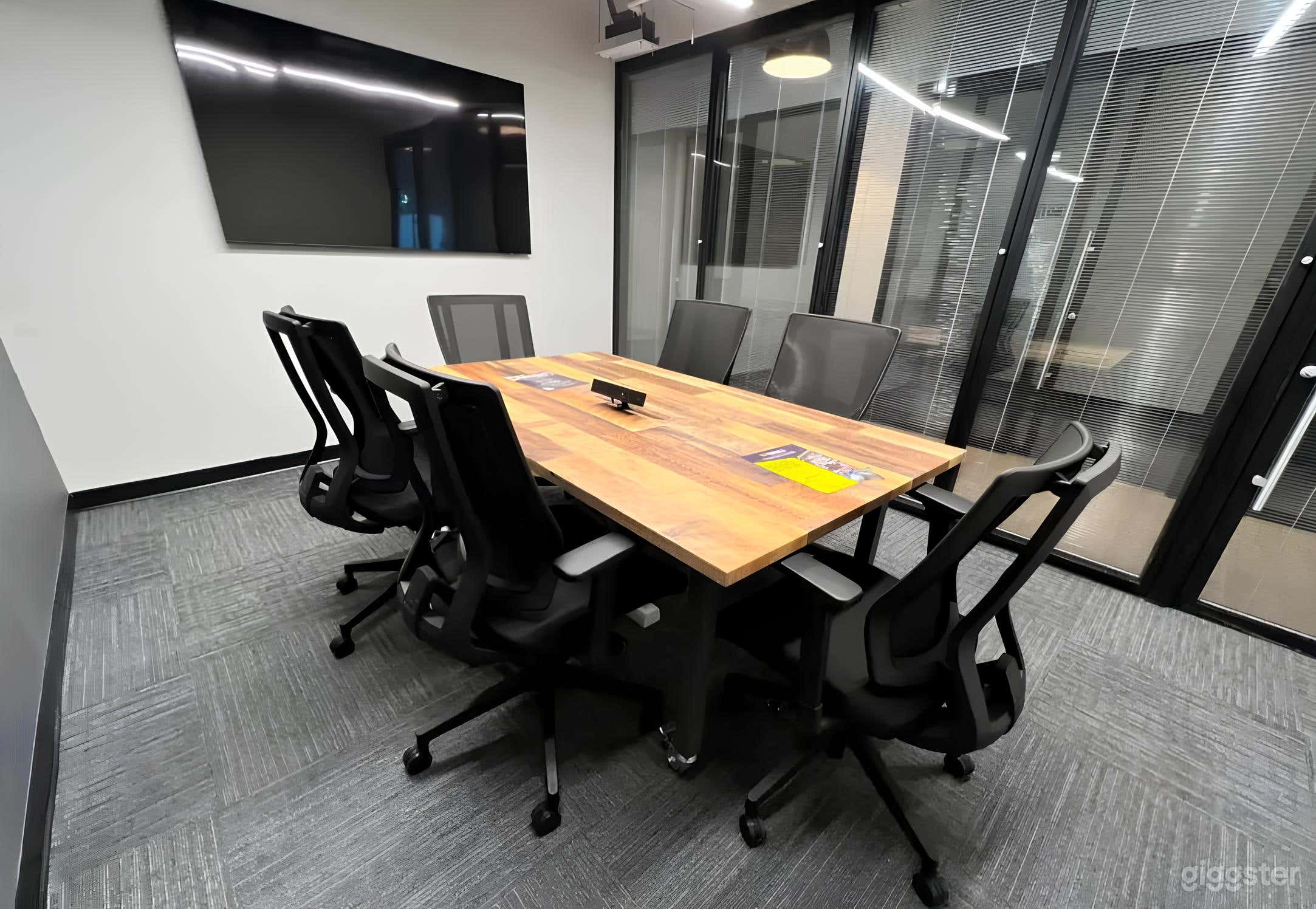 Modern Meeting Room 10 guests Photo 4