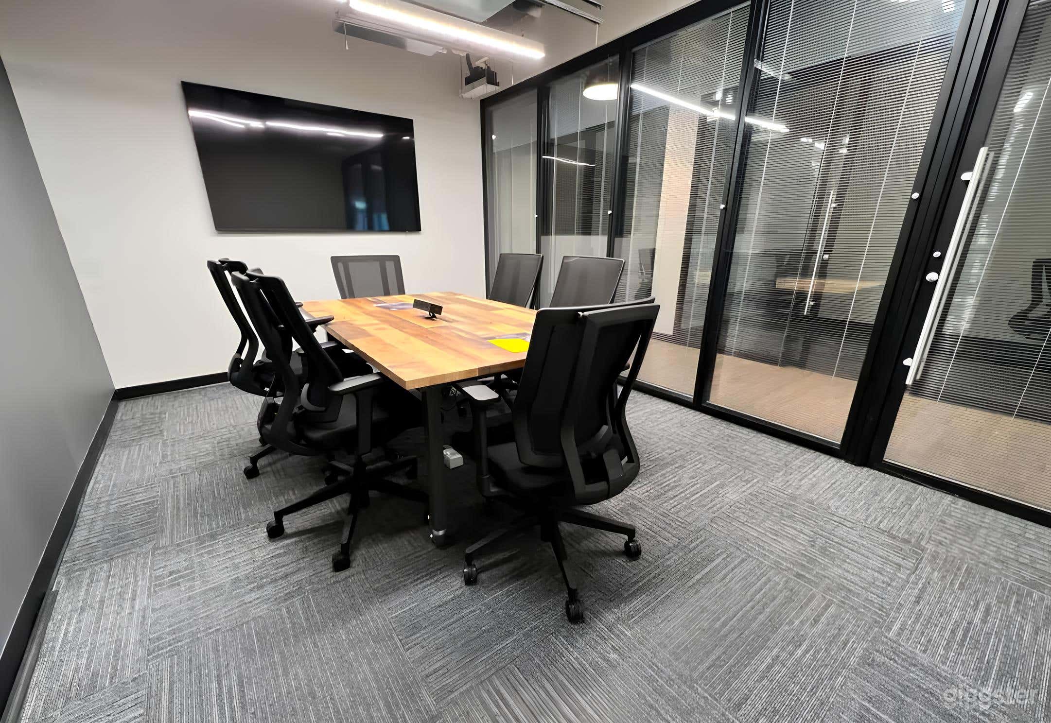 Modern Meeting Room 10 guests Photo 2