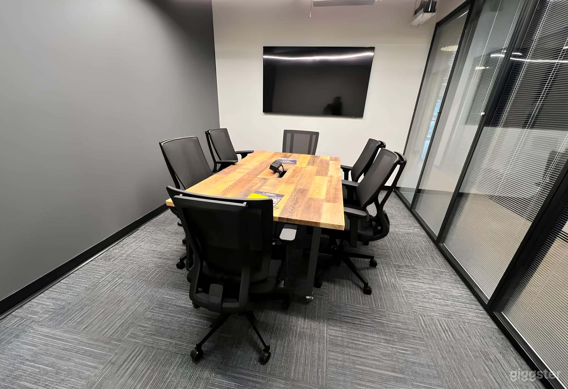 Modern Meeting Room 10 guests Photo 1