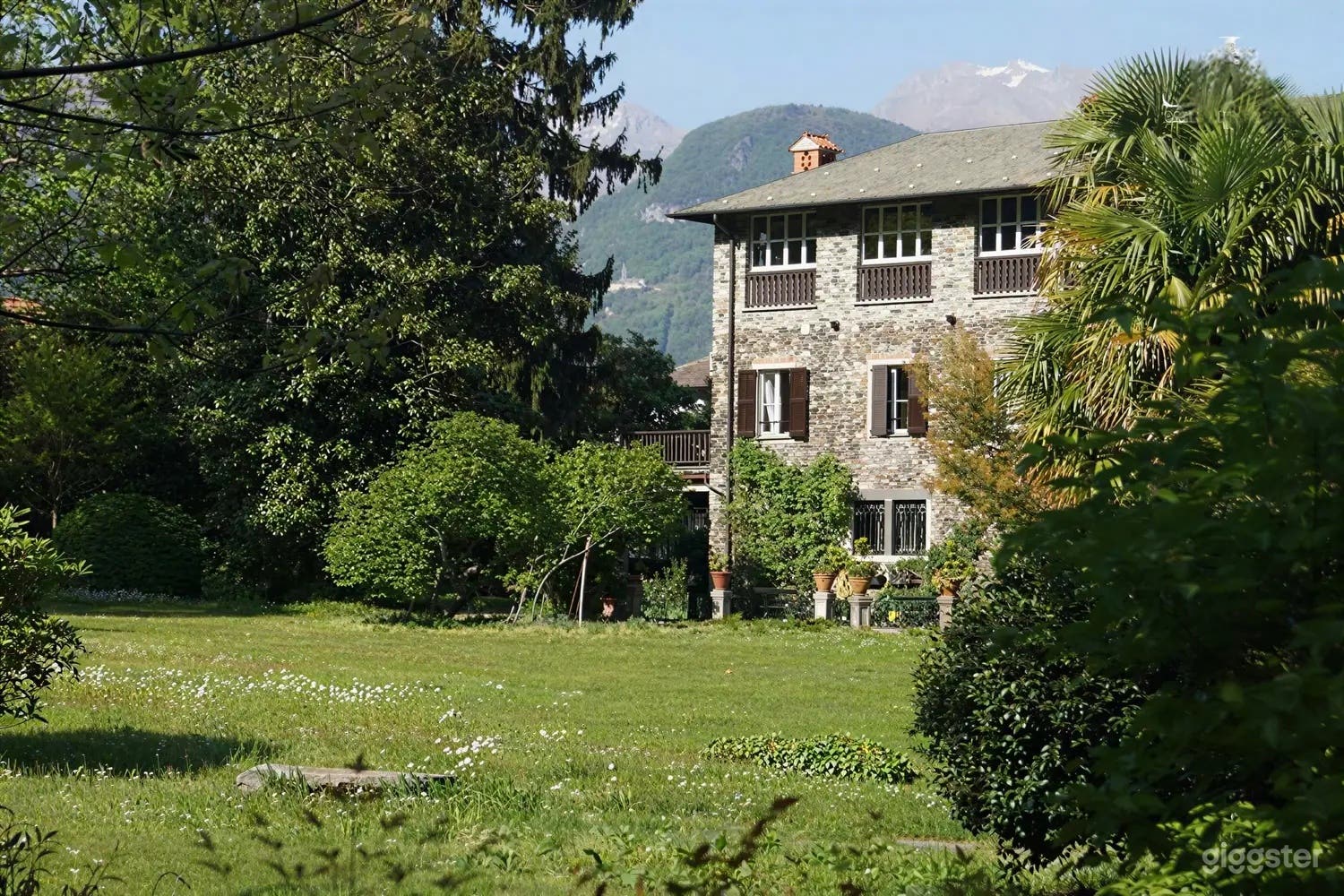 Foto di Elegante Rifugio sul Lago di Como con Vista Panoramica - La Casetta 1