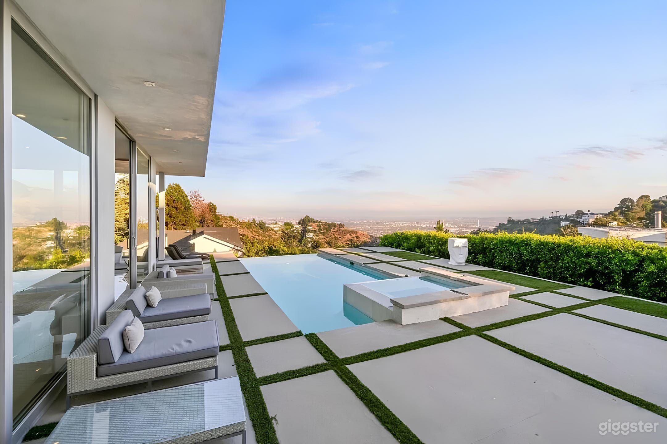 Luxurious Modern Hilltop Villa with Infinity Pool Photo 4