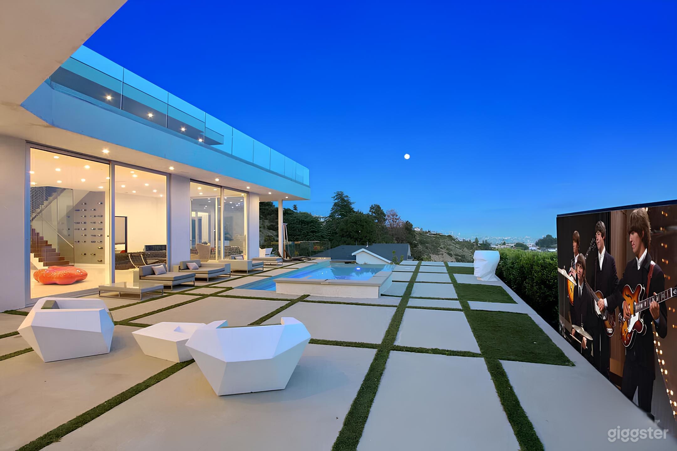 Luxurious Modern Hilltop Villa with Infinity Pool Photo 3