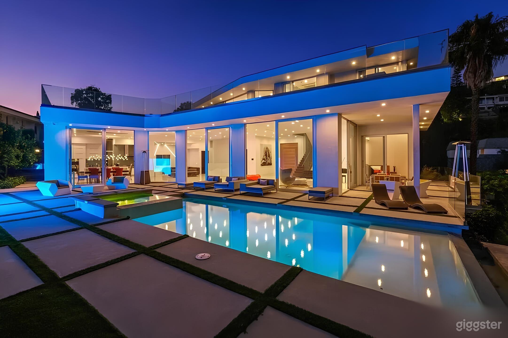 Luxurious Modern Hilltop Villa with Infinity Pool Photo 2