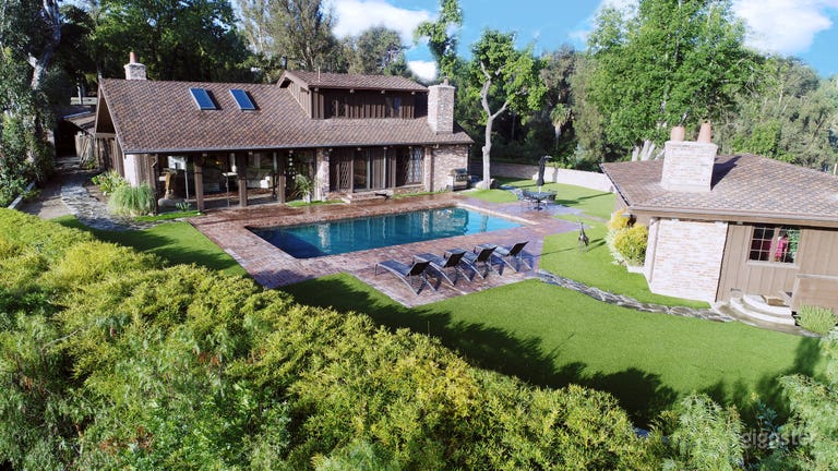  PRIVATE Gorgeous Hilltop Estate 