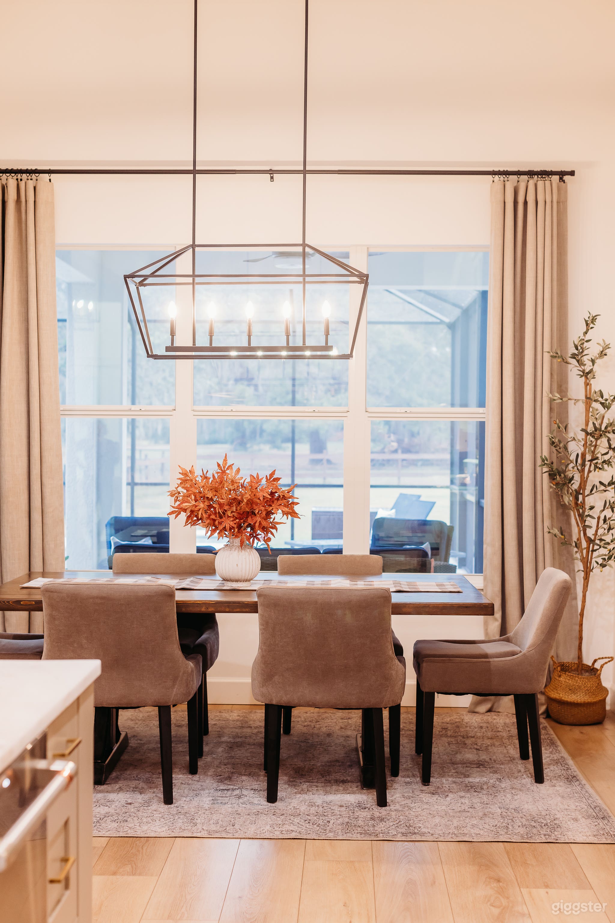 Classic and Picturesque Home on Five Acres Photo 3