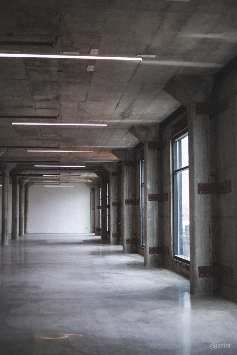  Light-filled concrete warehouse 