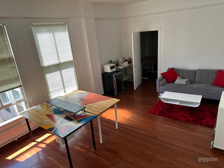  Nearly 550 feet of wide open space for your photoshoot, massage pop-up, or chill co-working space. 