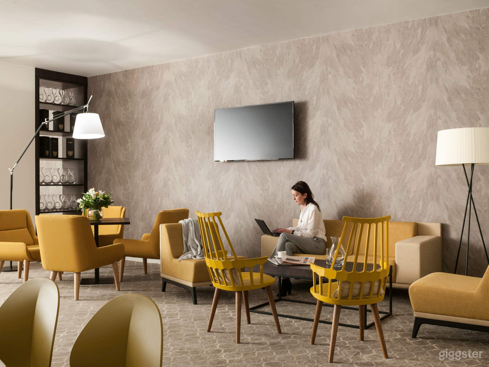 Co-Working Lounge Photo 2
